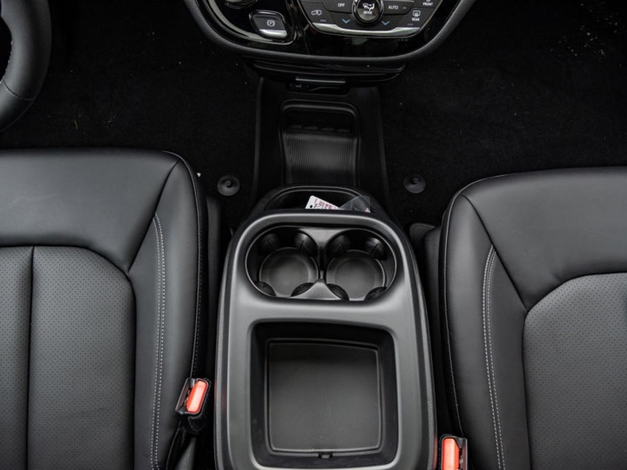 2026 Chrysler Pacifica Select Photo