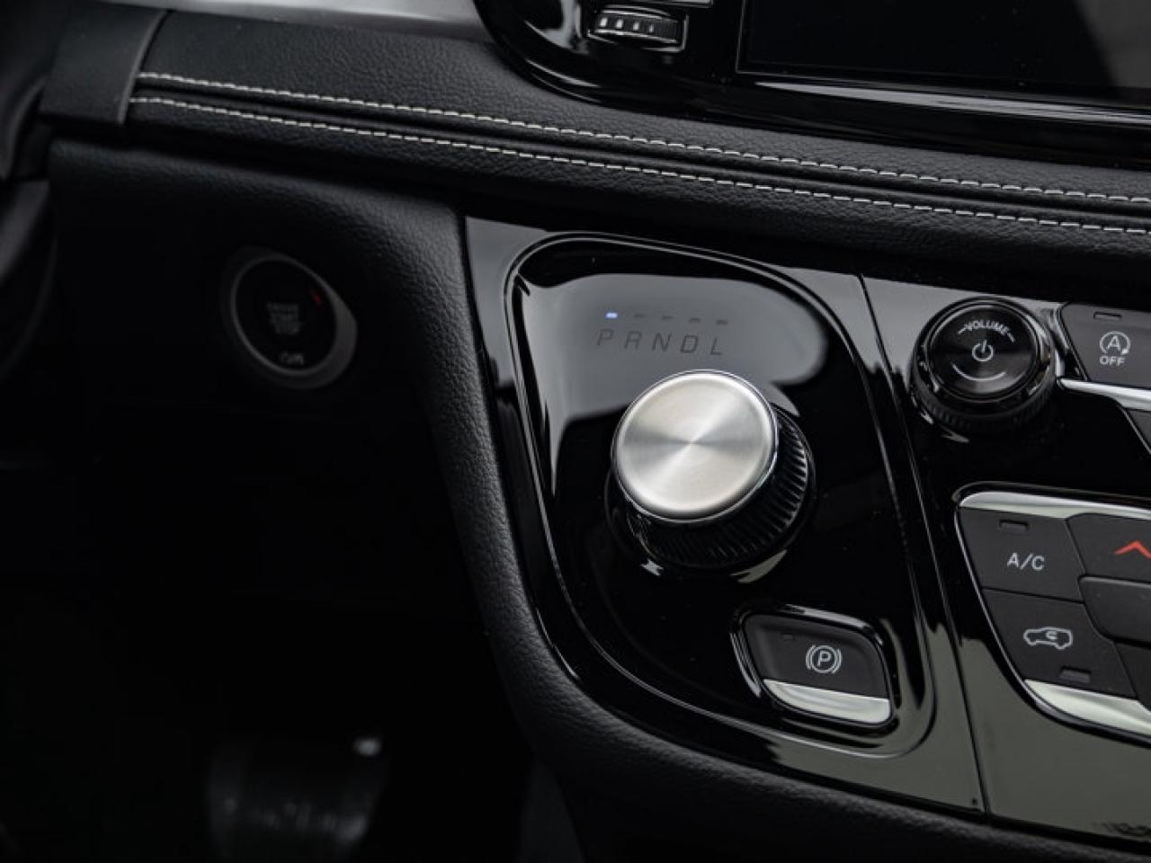 2026 Chrysler Pacifica Select Photo