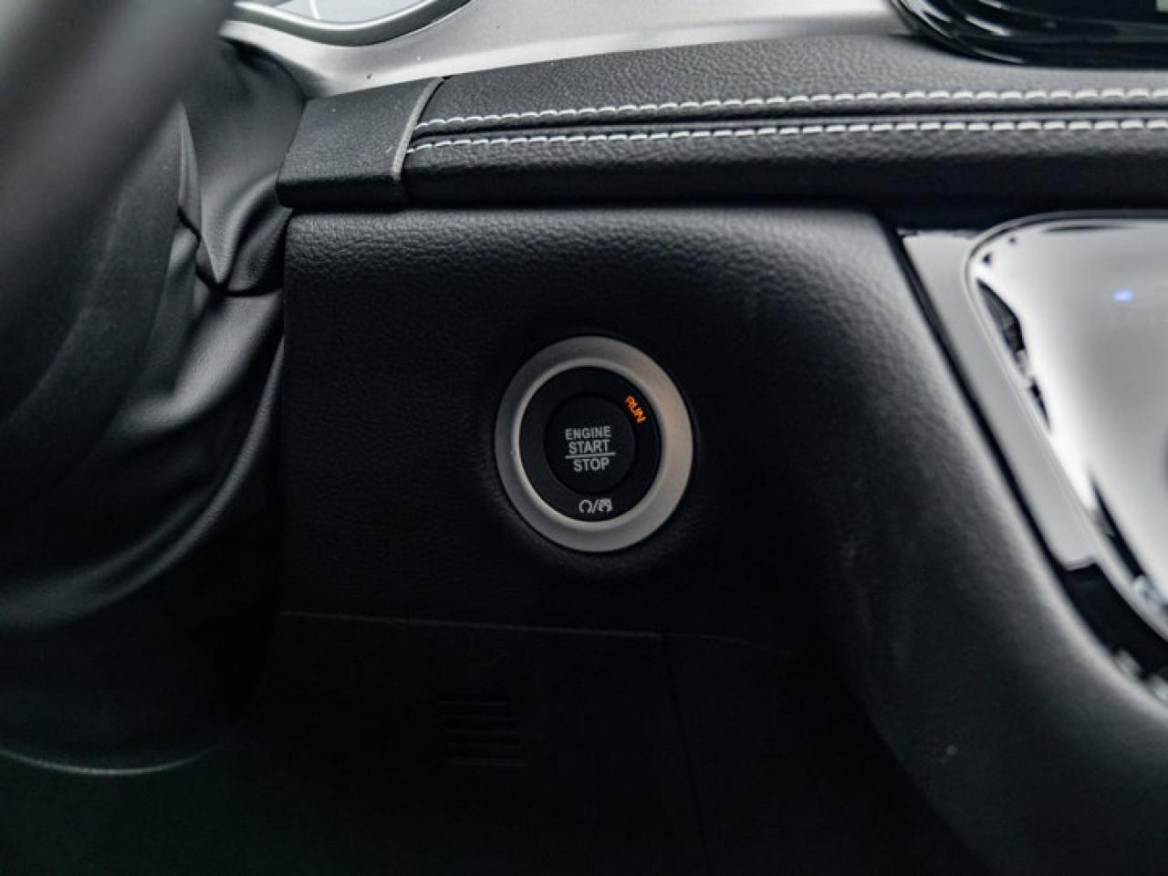 2026 Chrysler Pacifica Select Photo