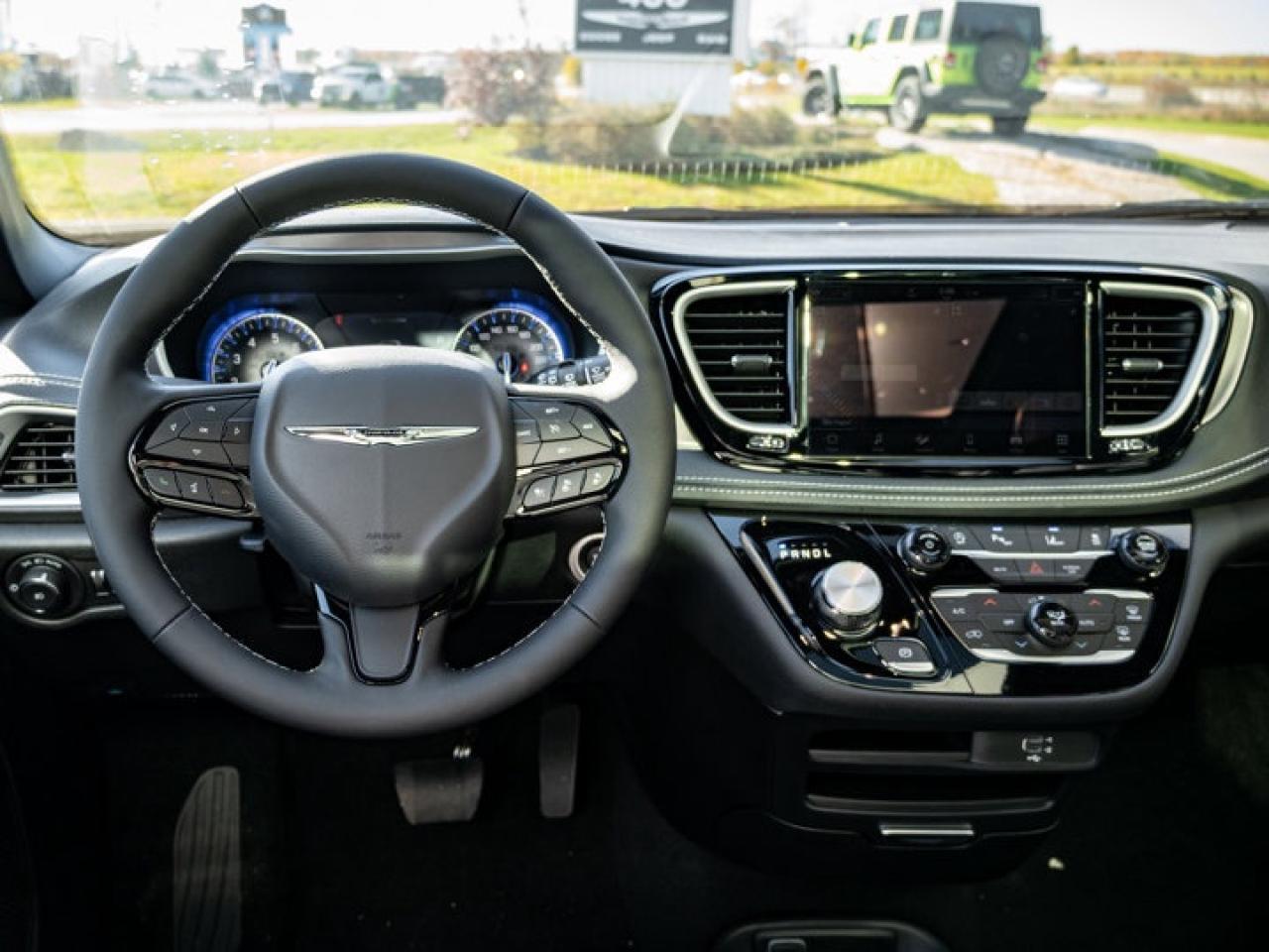 2026 Chrysler Pacifica Select Photo