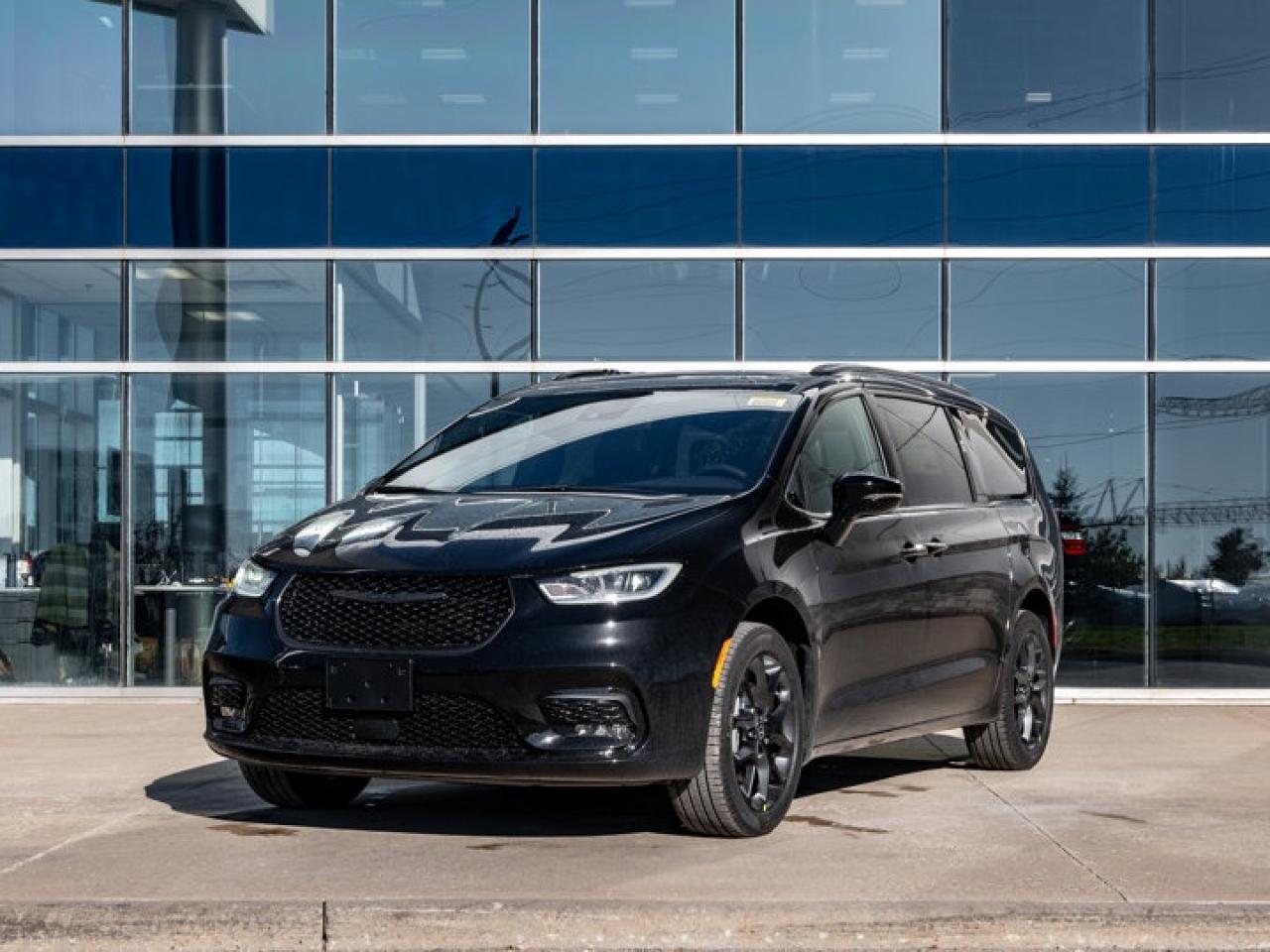 2026 Chrysler Pacifica Select Photo