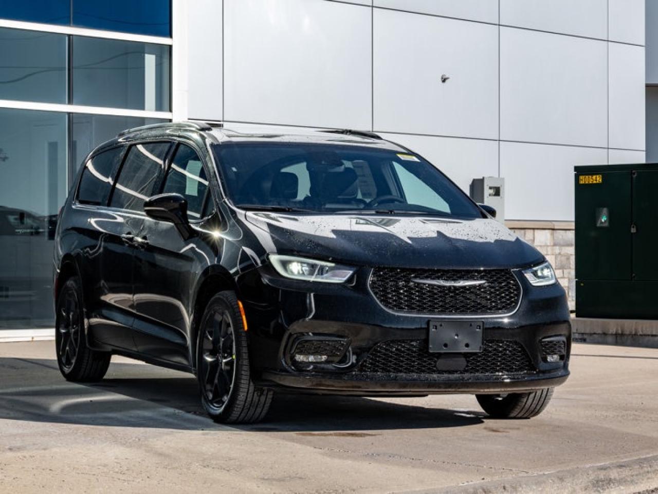 2026 Chrysler Pacifica Select Photo