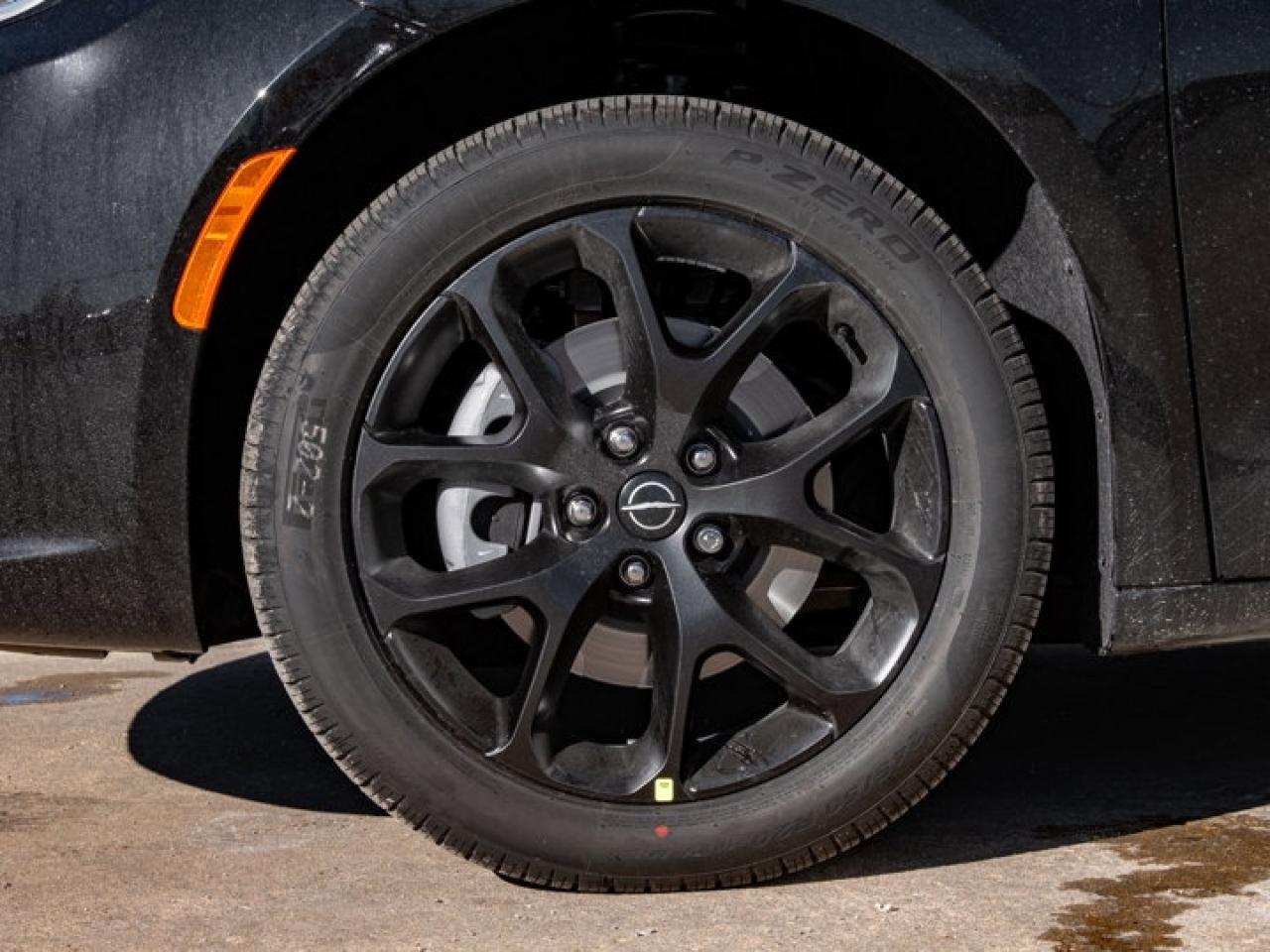 2026 Chrysler Pacifica Select Photo