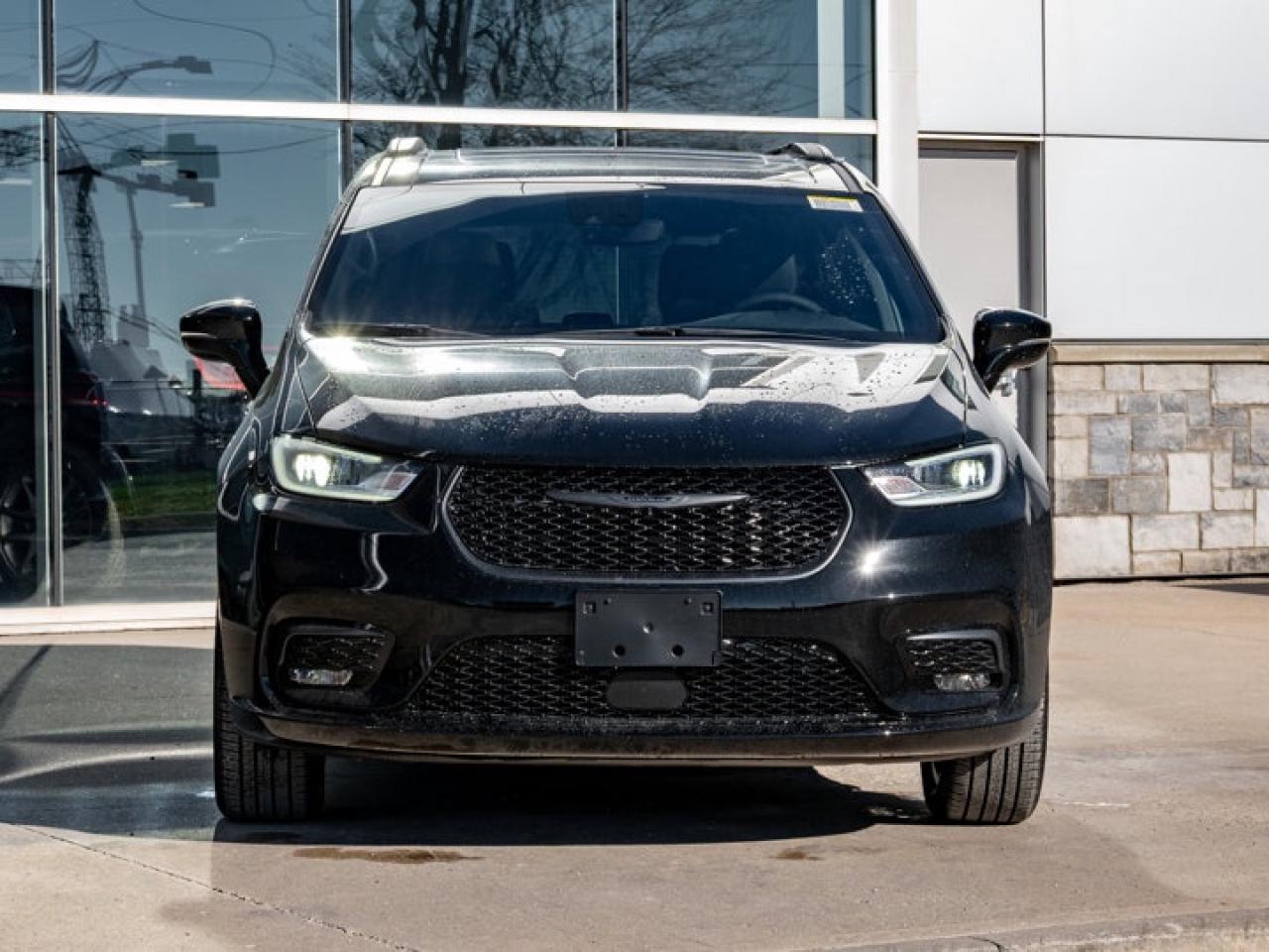 2026 Chrysler Pacifica Select Photo