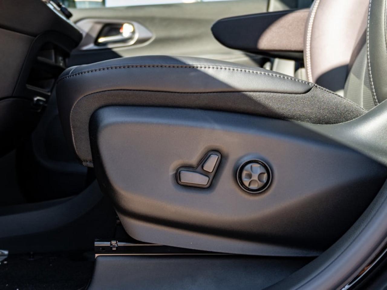 2026 Chrysler Pacifica Select Photo