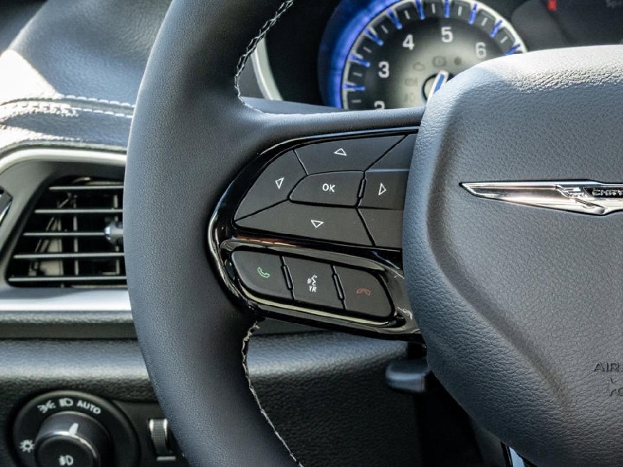 2026 Chrysler Pacifica Select Photo