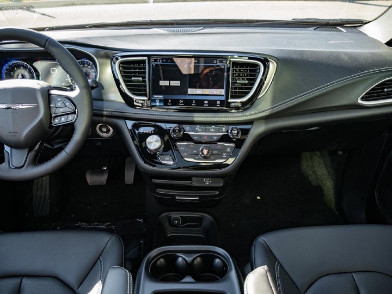 2026 Chrysler Pacifica Select Photo