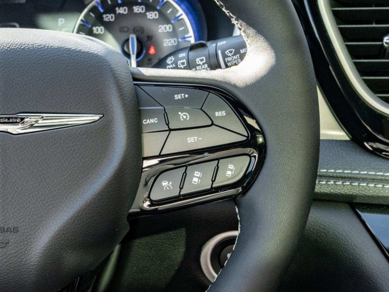 2026 Chrysler Pacifica Select Photo