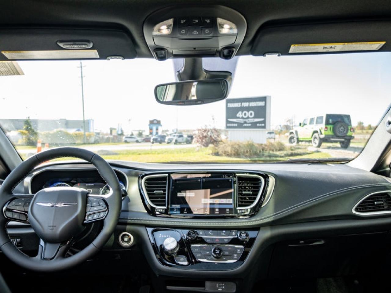 2026 Chrysler Pacifica Select Photo