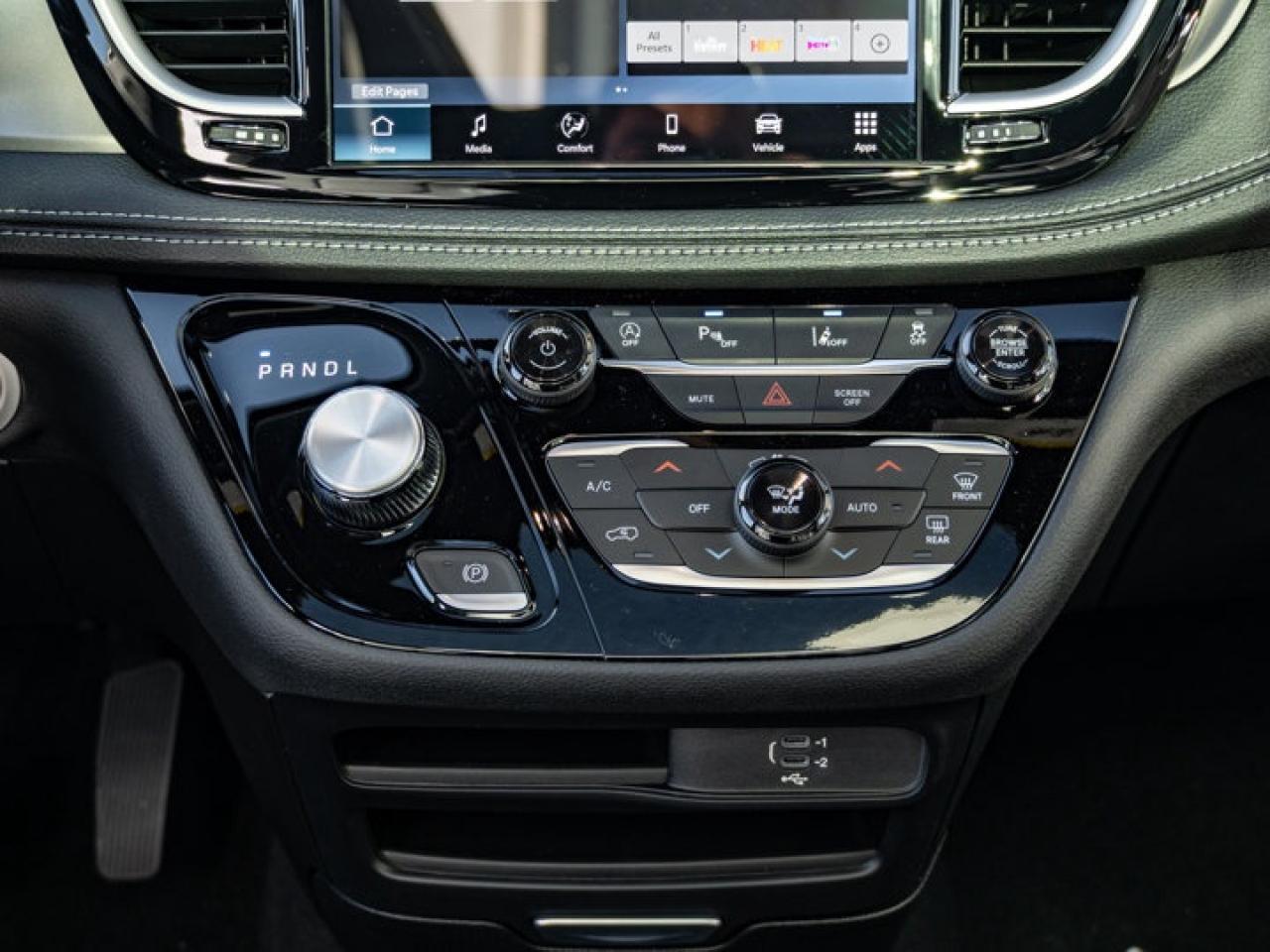 2026 Chrysler Pacifica Select Photo