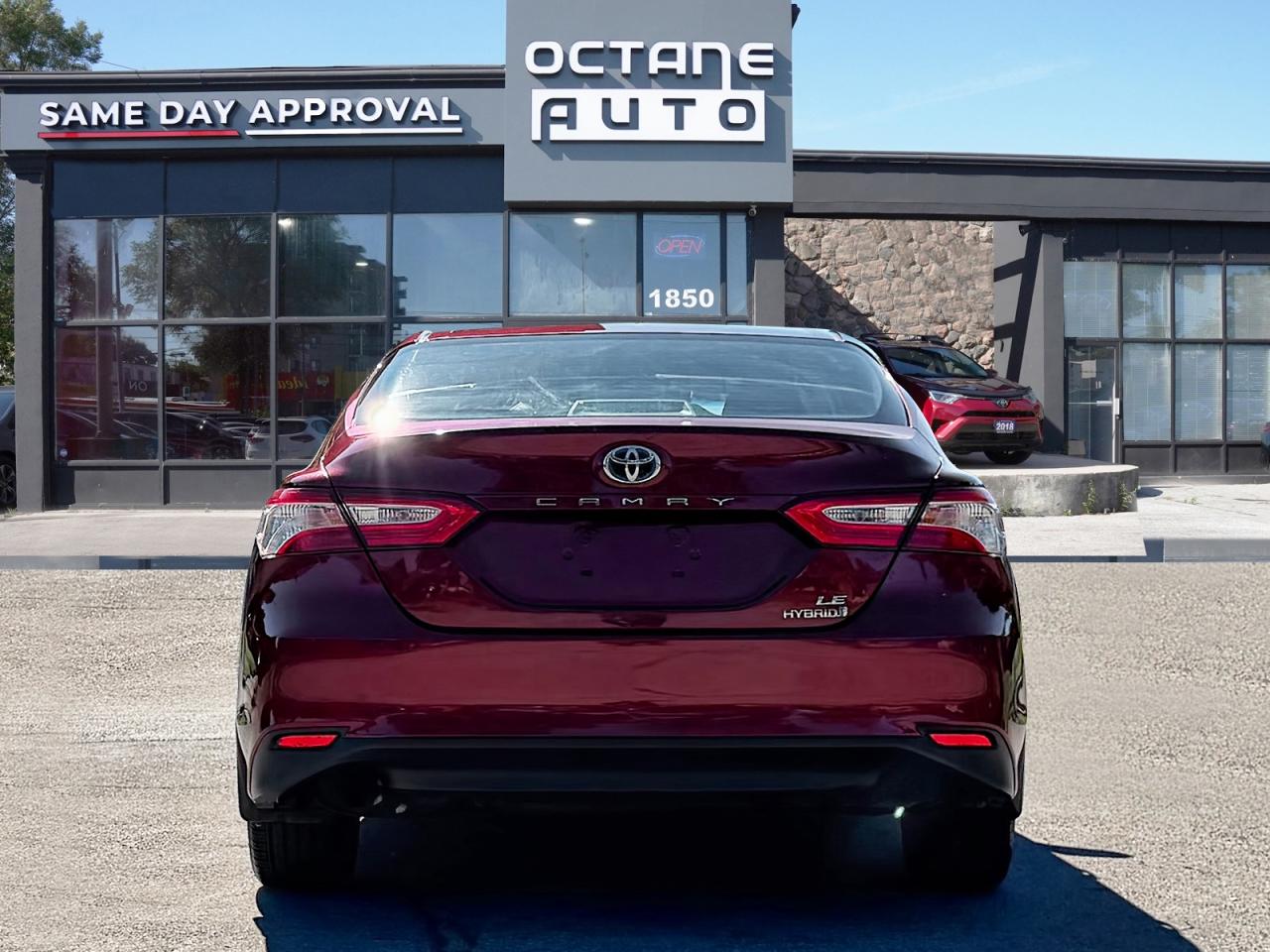 2018 Toyota Camry HYBRID LE - Photo #5