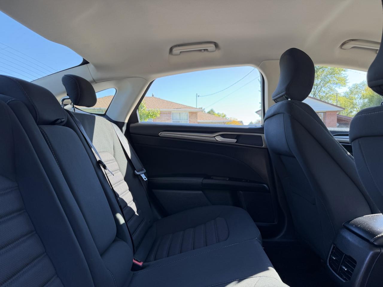2017 Ford Fusion SE - Photo #7