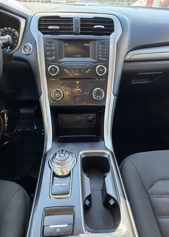 2017 Ford Fusion SE - Photo #17