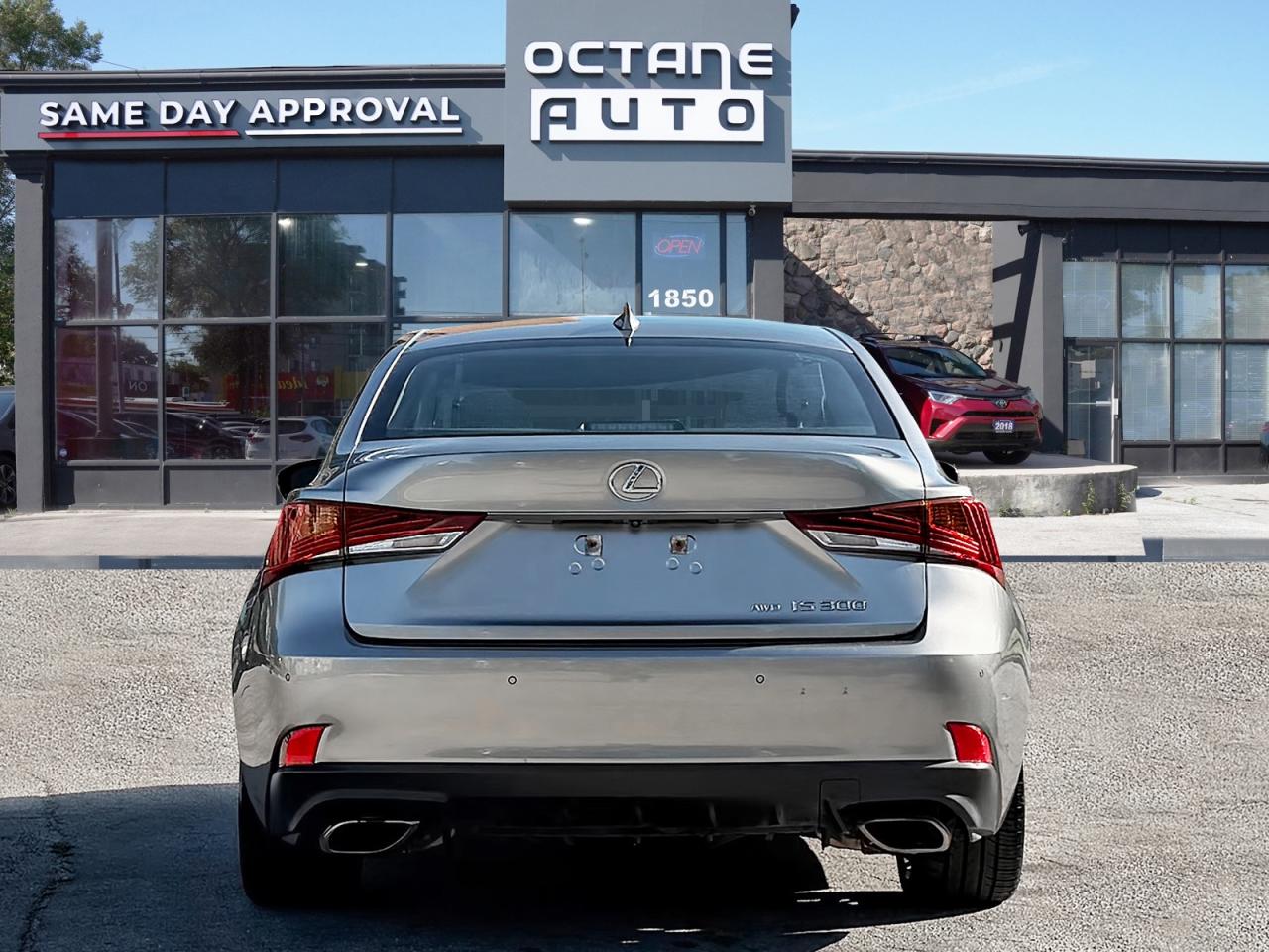 2019 Lexus IS 300 AWD Photo4