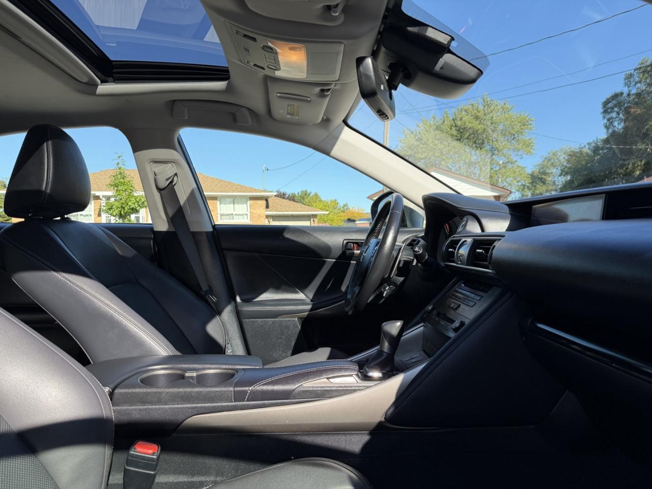 2019 Lexus IS 300 AWD - Photo #8