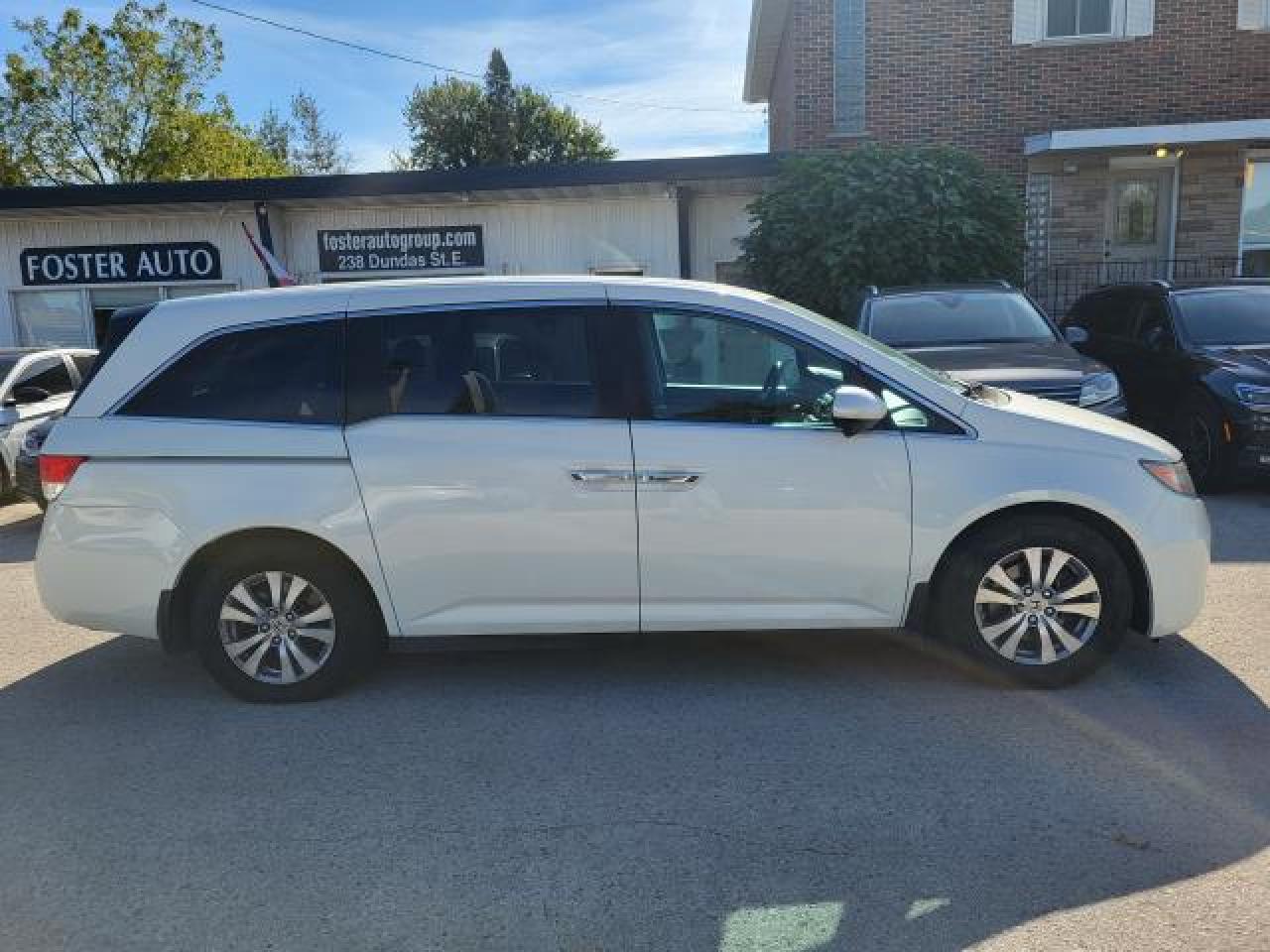 2016 Honda Odyssey EX Photo2