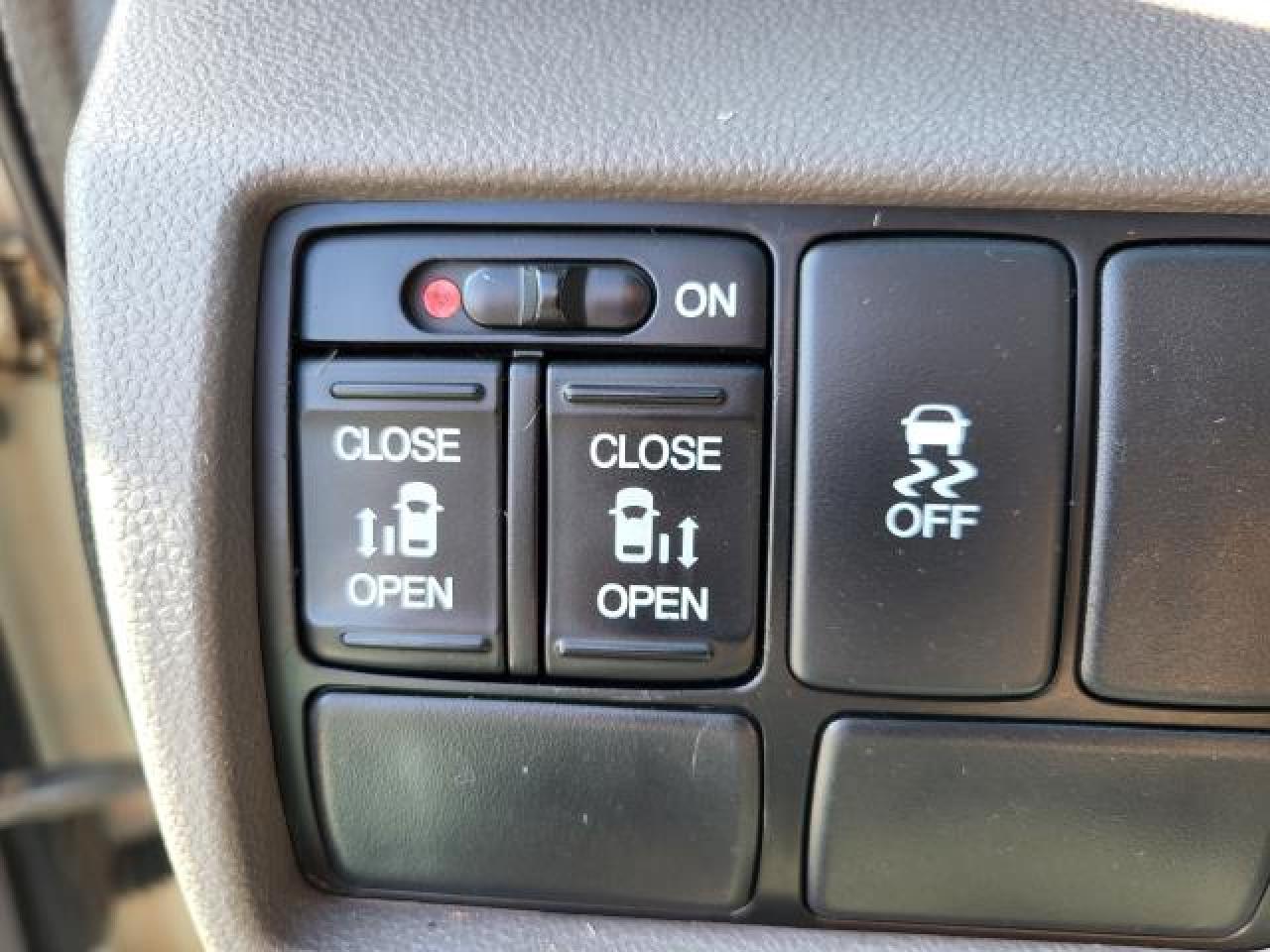 2016 Honda Odyssey EX Photo11