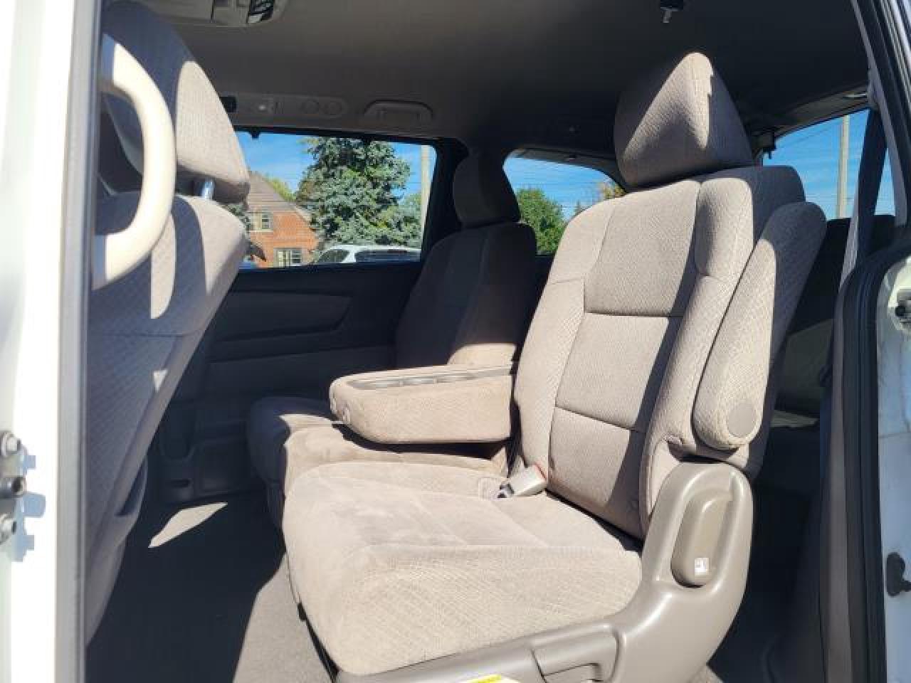 2016 Honda Odyssey EX Photo16