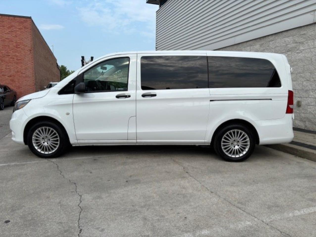 2017 Mercedes-Benz Metris Passenger ONLY 76KM-NAVI-CAM-P/SLIDING DOORS-1 OWNER-7 PASS Photo3