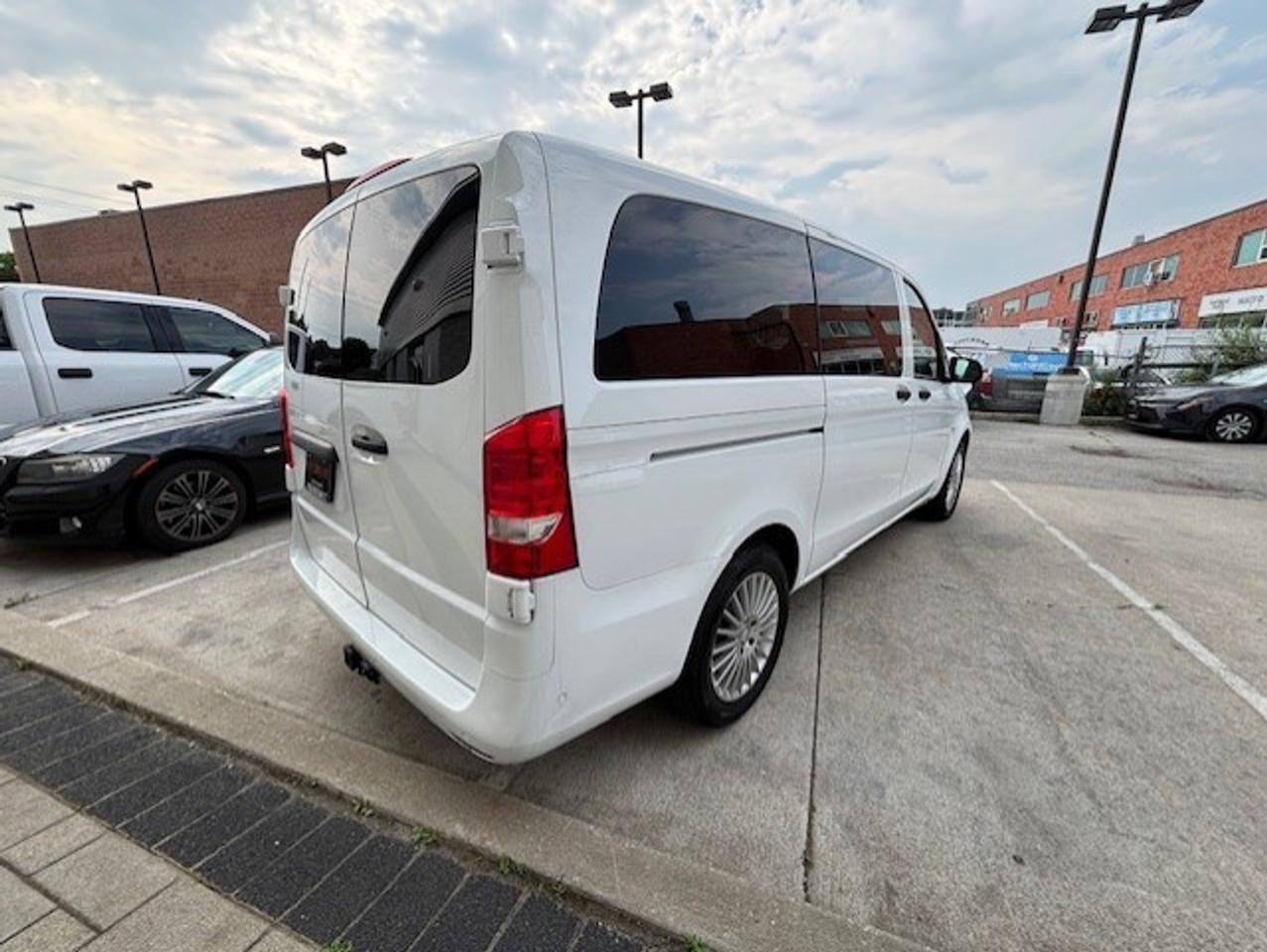 2017 Mercedes-Benz Metris Passenger ONLY 76KM-NAVI-CAM-P/SLIDING DOORS-1 OWNER-7 PASS Photo