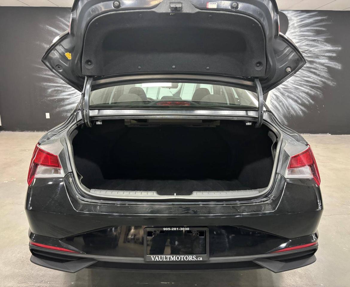 2023 Hyundai Elantra Preferred IVT Photo4