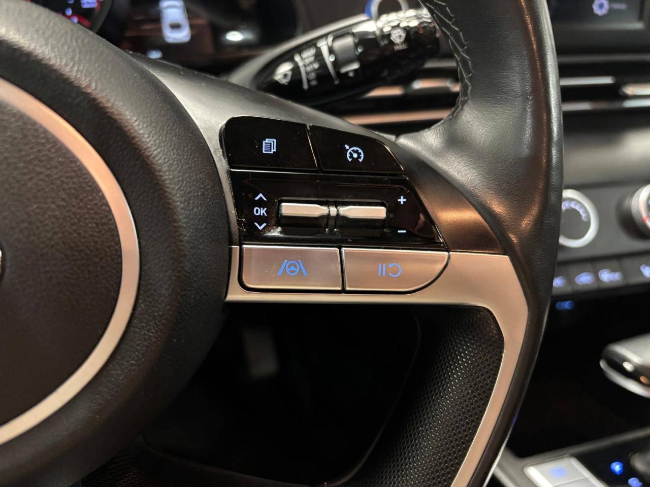 2023 Hyundai Elantra Preferred IVT Photo