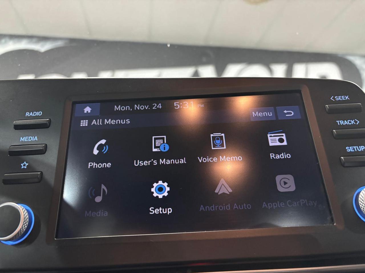 2023 Hyundai Elantra Preferred IVT Photo