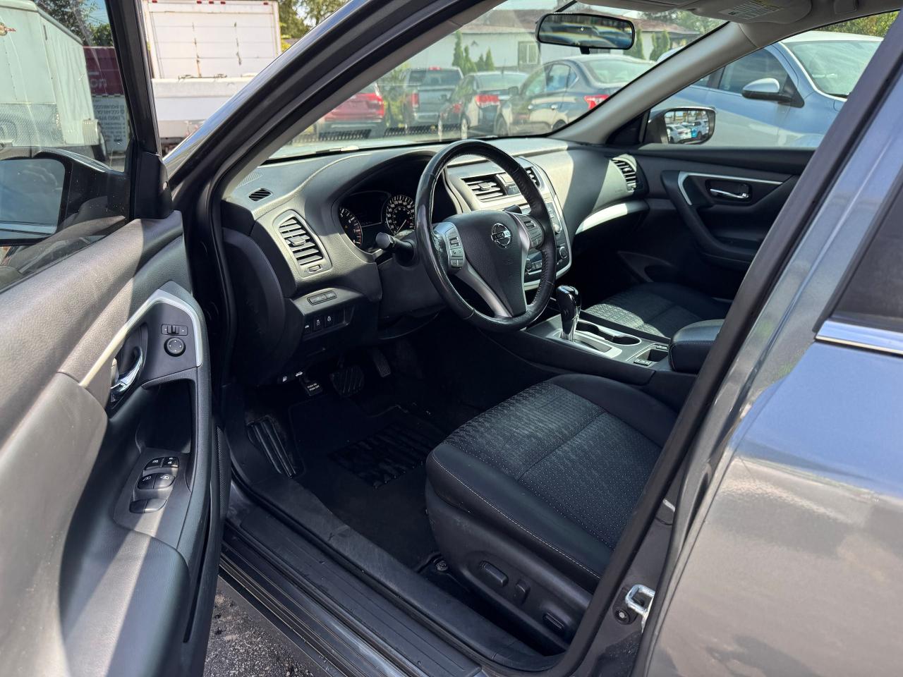 2017 Nissan Altima 2.5 SV | CERTIFIED - Photo #9