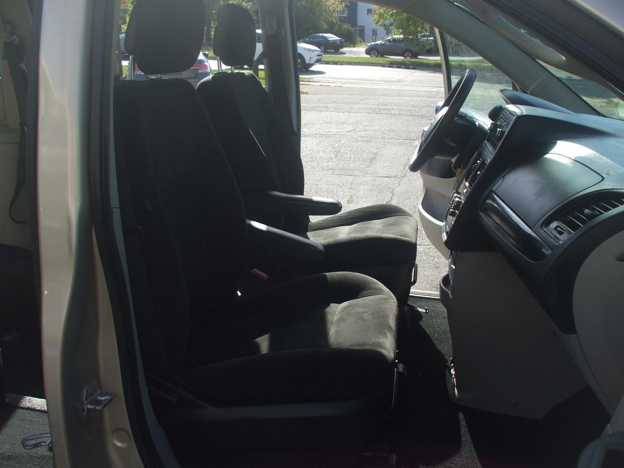2015 Dodge Grand Caravan Wheelchair accessible,BraunAbility,Certified,SE - Photo #12