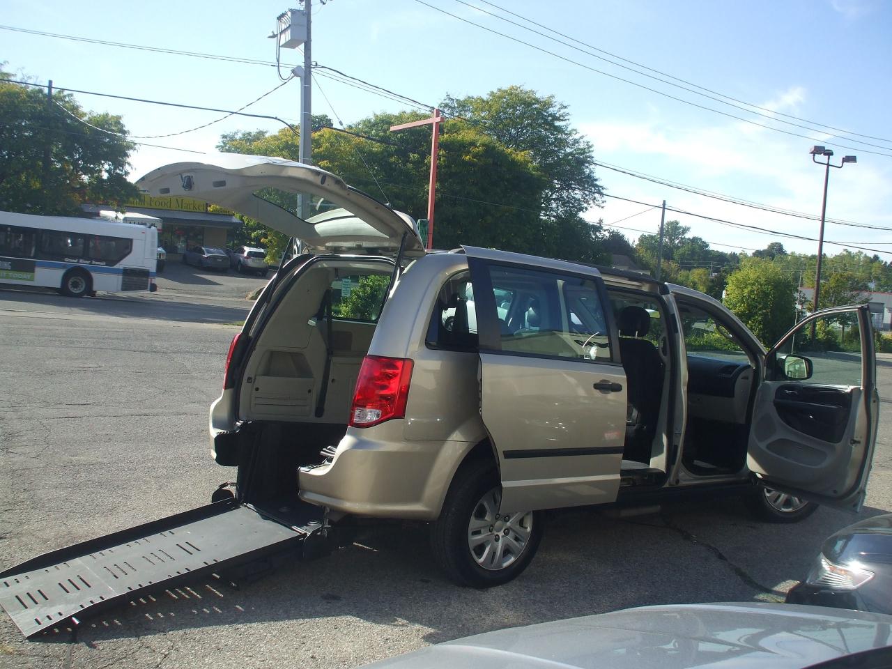 2015 Dodge Grand Caravan Wheelchair accessible,BraunAbility,Certified,SE - Photo #19