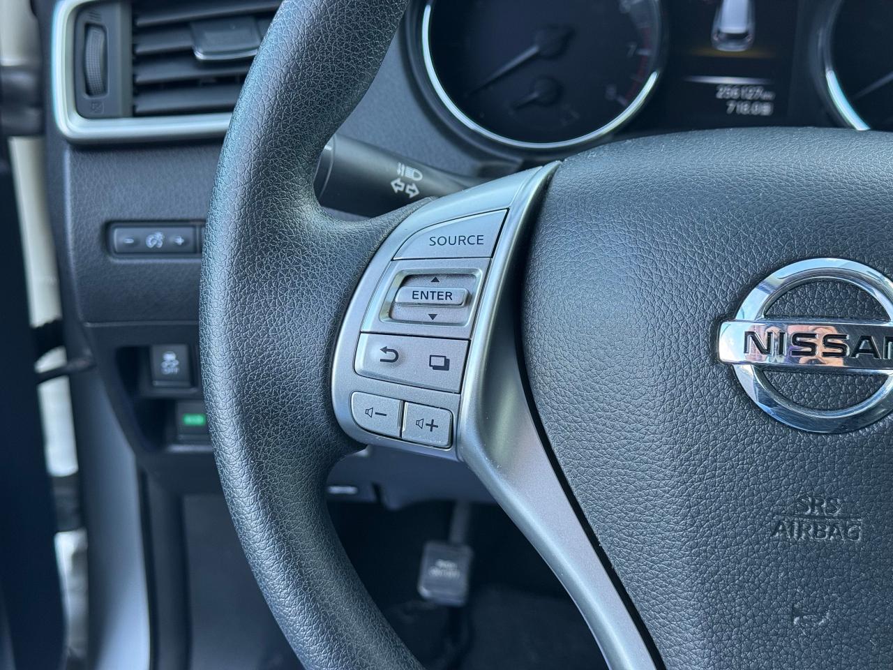 2016 Nissan Rogue S **DEALER SERVICED** - Photo #20
