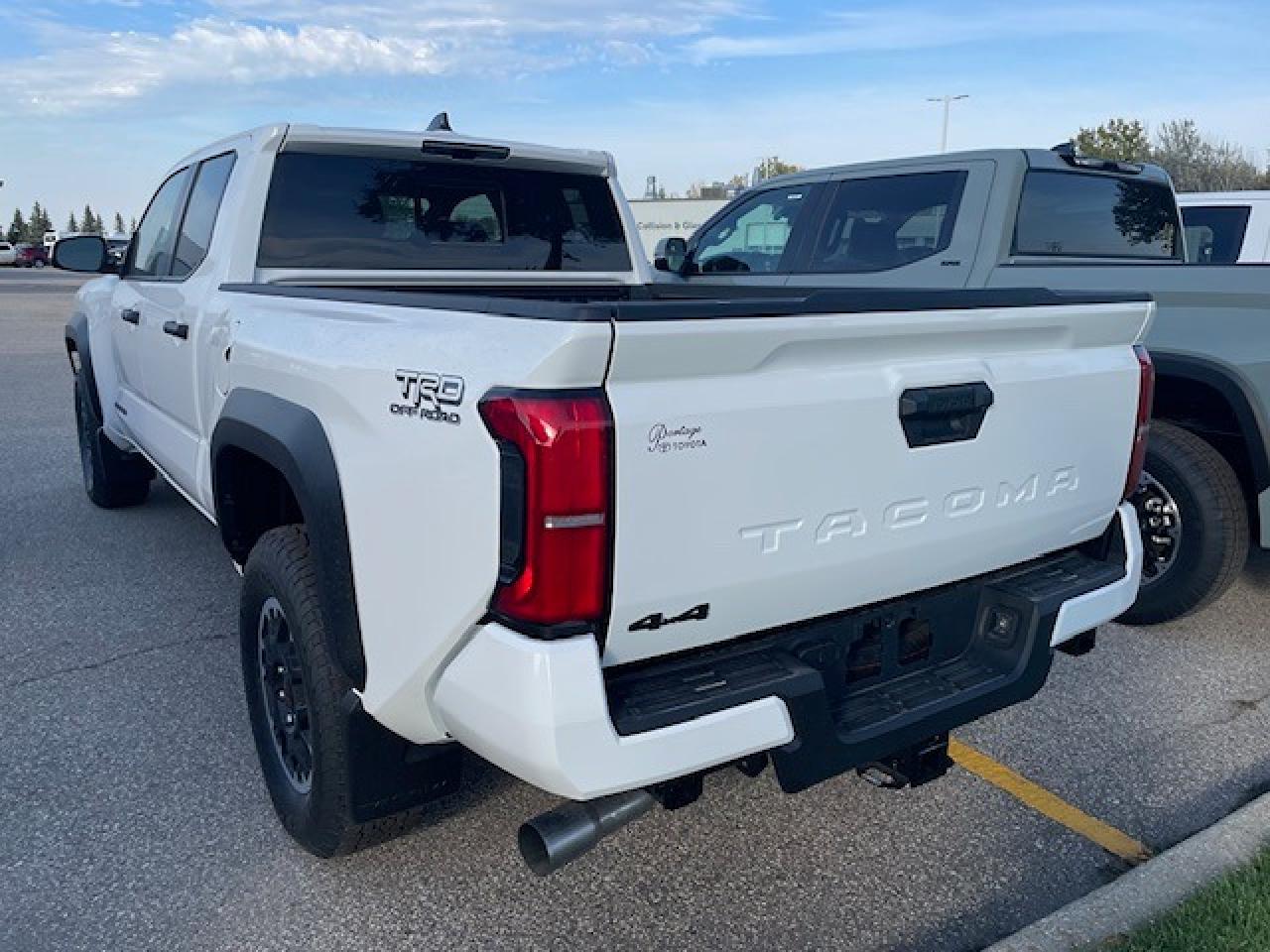 2025 Toyota Tacoma TRD OFF ROAD DOUBLE CAB Photo2