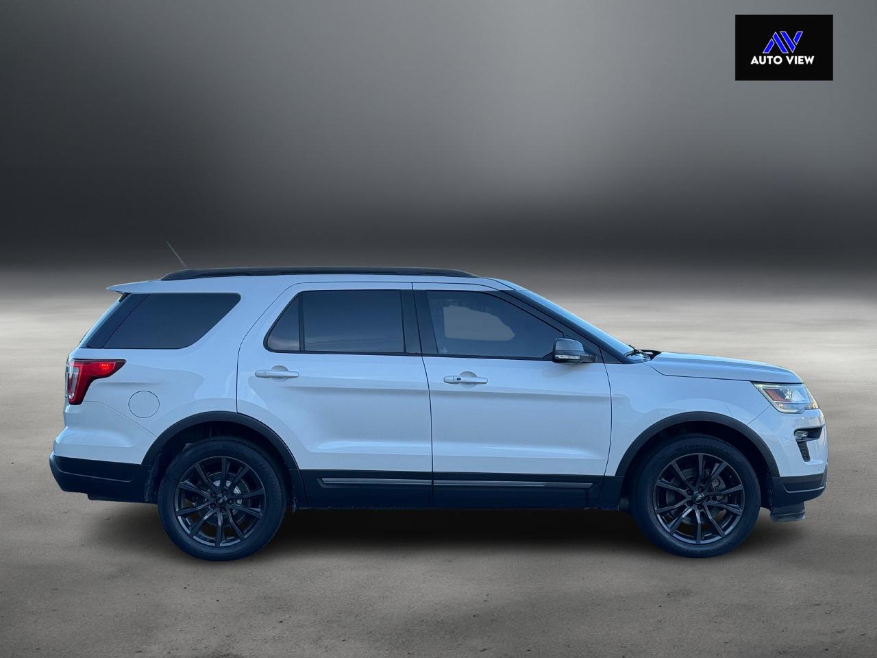 2019 Ford Explorer XLT **6 SEATER** - Photo #4