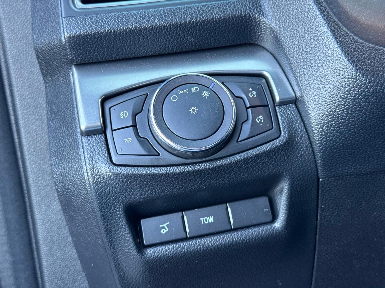 2019 Ford Explorer XLT **6 SEATER** - Photo #26