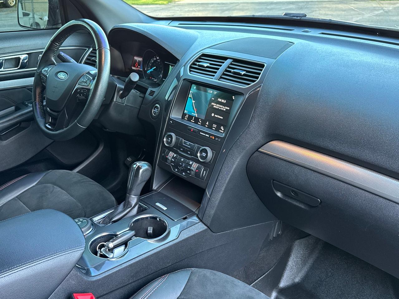 2019 Ford Explorer XLT **6 SEATER** - Photo #35