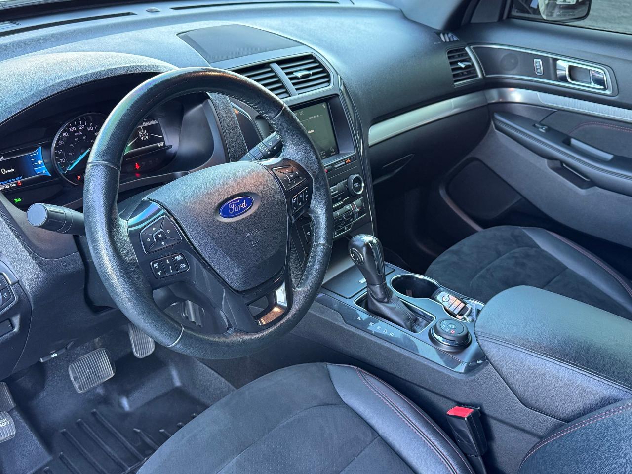 2019 Ford Explorer XLT **6 SEATER** - Photo #18