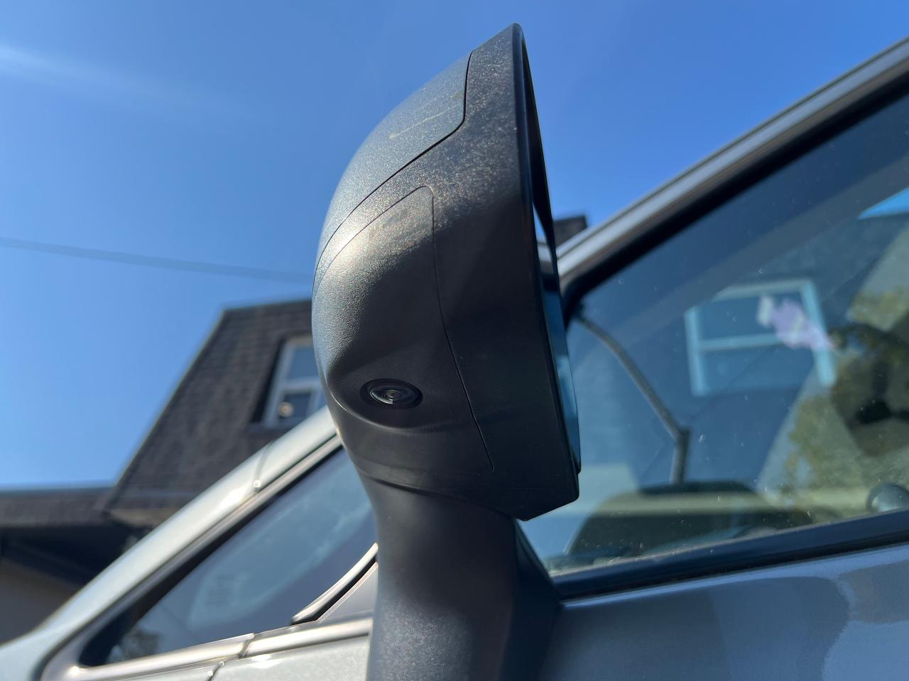 2014 Nissan Versa Note SL 360 Cameras No Accident Low KM Heated Seats - Photo #17