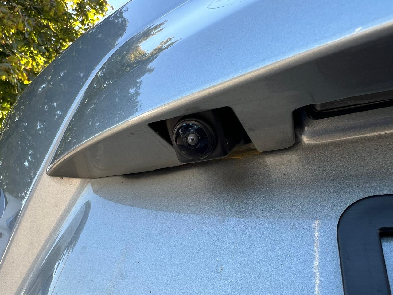 2014 Nissan Versa Note SL 360 Cameras No Accident Low KM Heated Seats - Photo #12