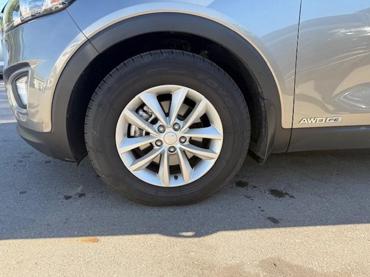 2017 Kia Sorento AWD 4dr 7-Seater - Photo #2