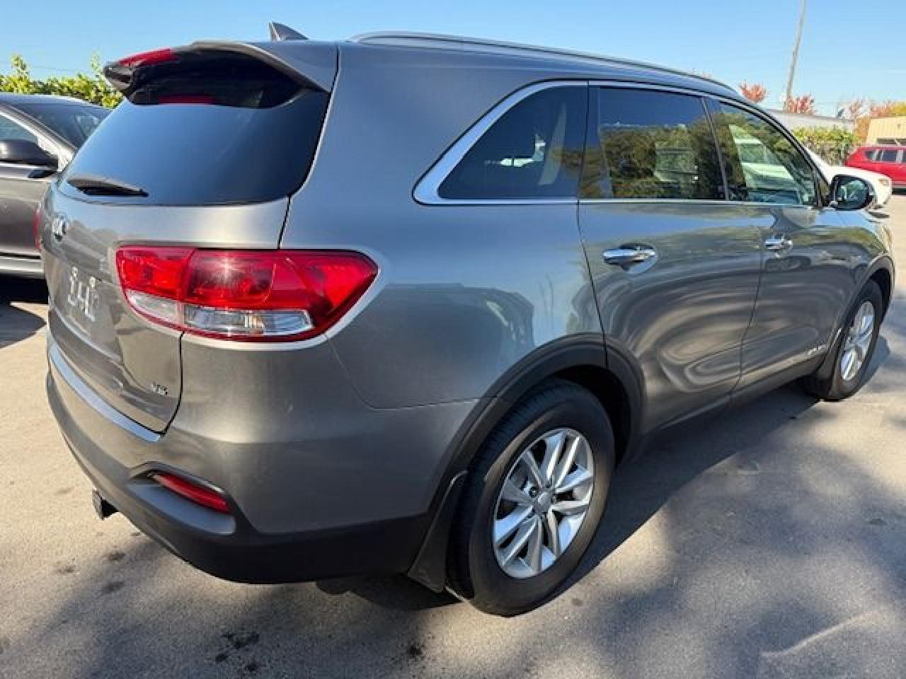 2017 Kia Sorento AWD 4dr 7-Seater Photo4