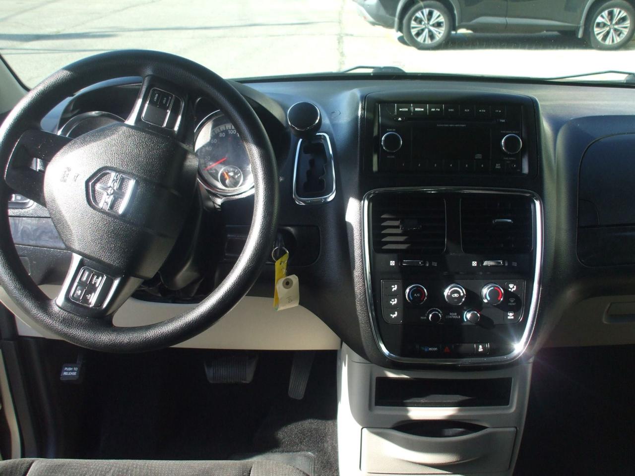 2015 Dodge Grand Caravan Wheelchair accessible,BraunAbility,Certified,SE