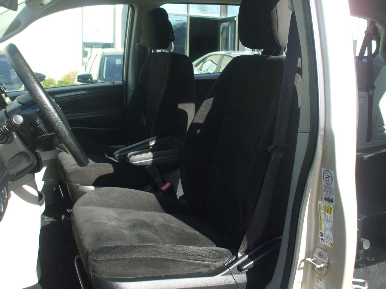 2015 Dodge Grand Caravan Wheelchair accessible,BraunAbility,Certified,SE