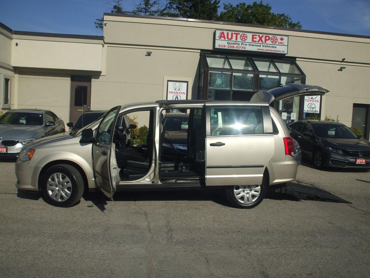 2015 Dodge Grand Caravan Wheelchair accessible,BraunAbility,Certified,SE