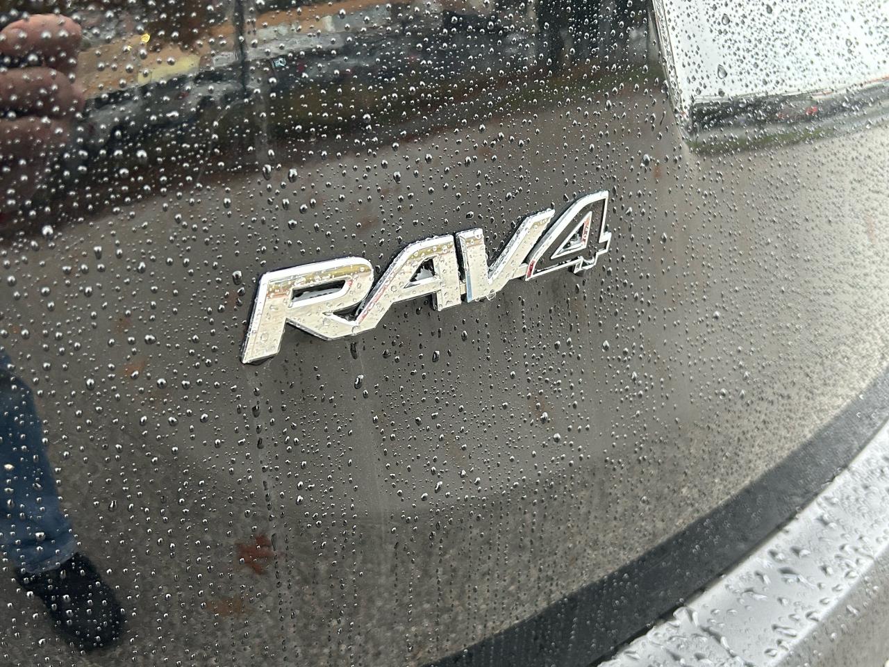 2014 Toyota RAV4 LE - Photo #12