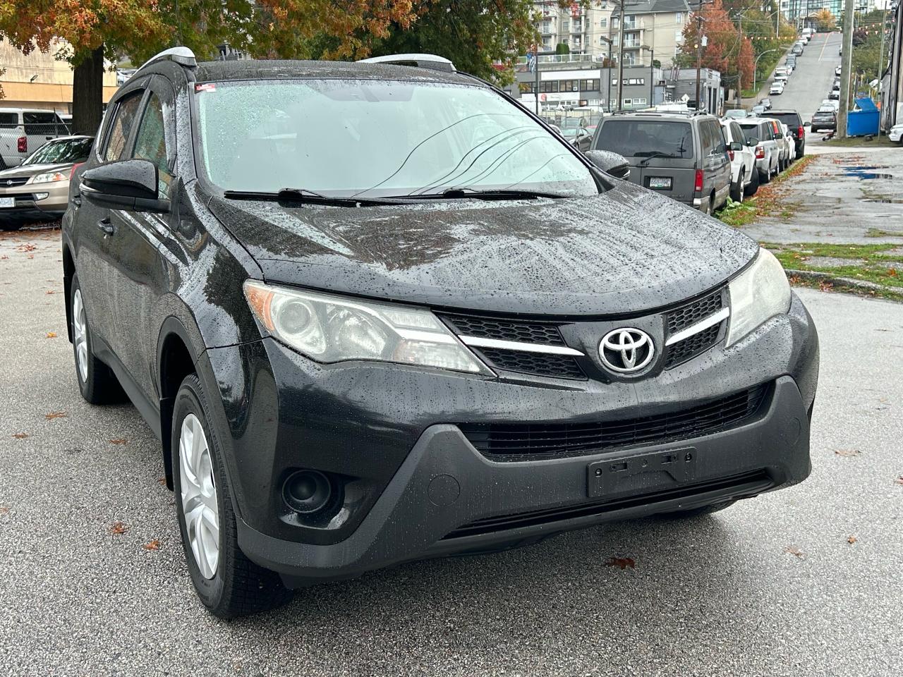 2014 Toyota RAV4 LE - Photo #4