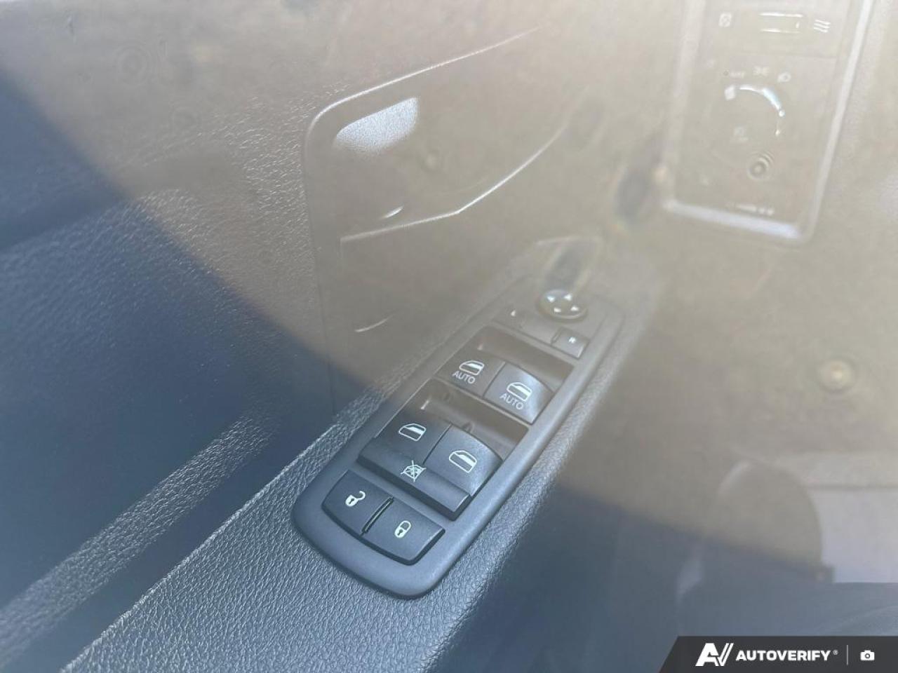 2021 RAM 1500 Classic EXPRESS / NO ACCIDENTS / CREW CAB / 20'' WHEELS - Photo #13