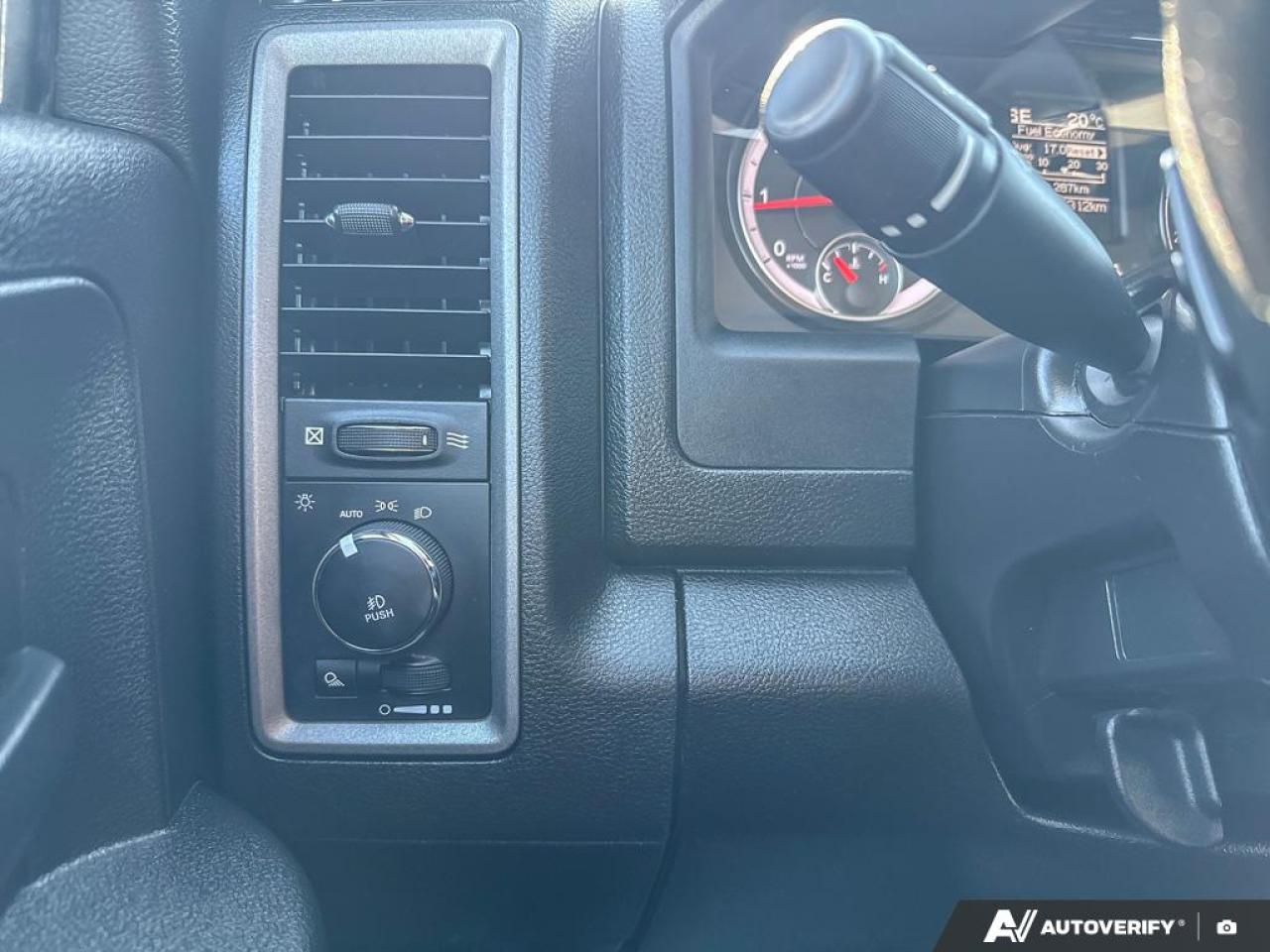 2021 RAM 1500 Classic EXPRESS / NO ACCIDENTS / CREW CAB / 20'' WHEELS - Photo #14