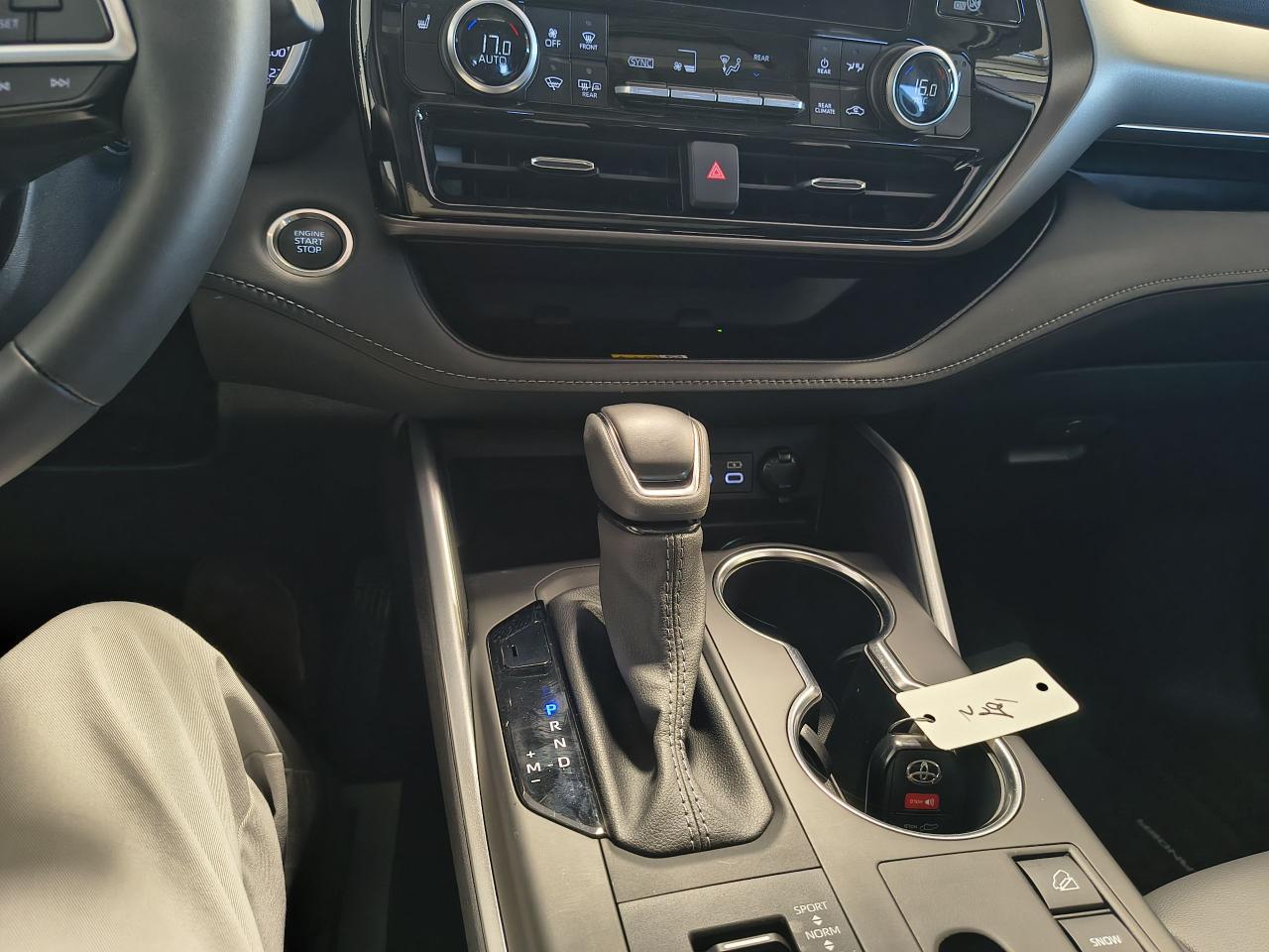 2024 Toyota Highlander XLE Photo0