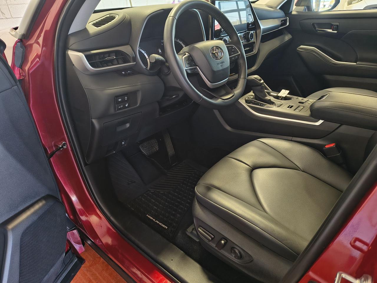 2024 Toyota Highlander XLE Photo0