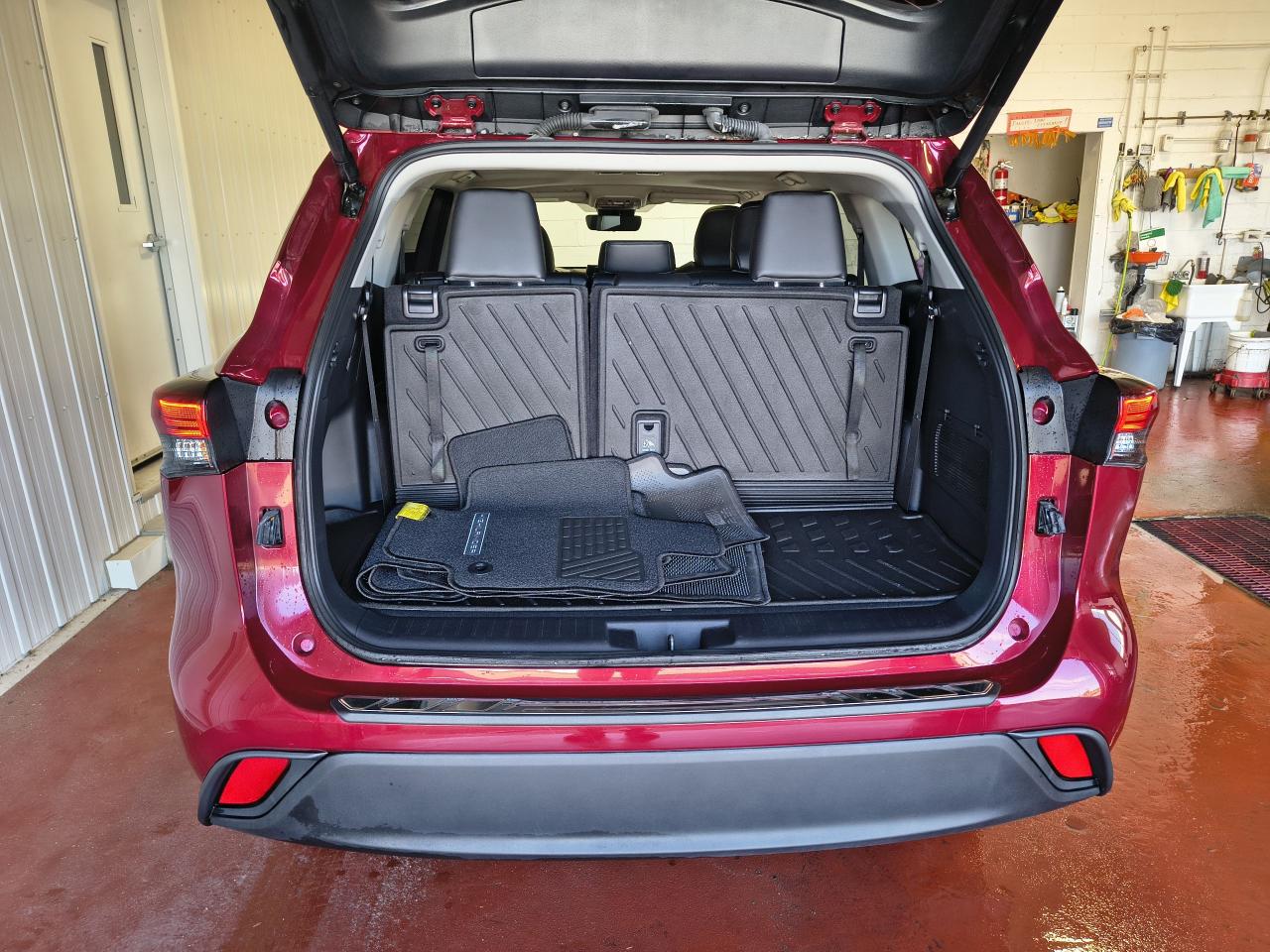 2024 Toyota Highlander XLE Photo0